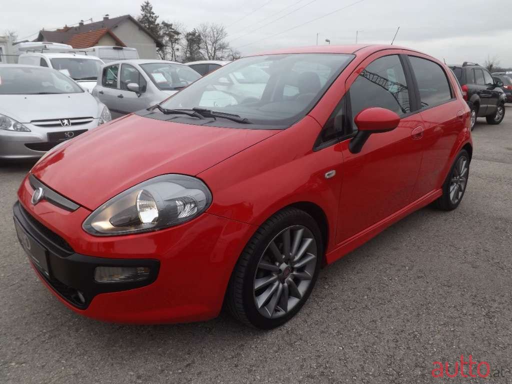 2011' Fiat Punto photo #3