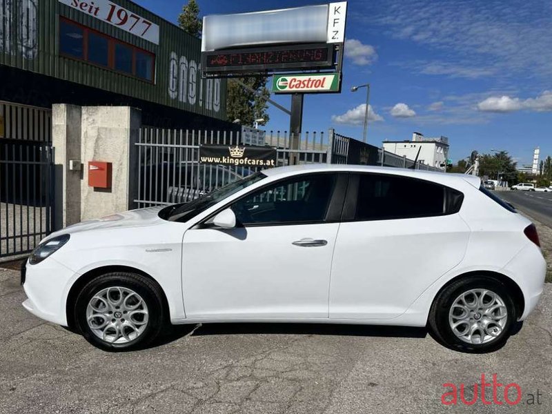 2019' Alfa Romeo Giulietta photo #2