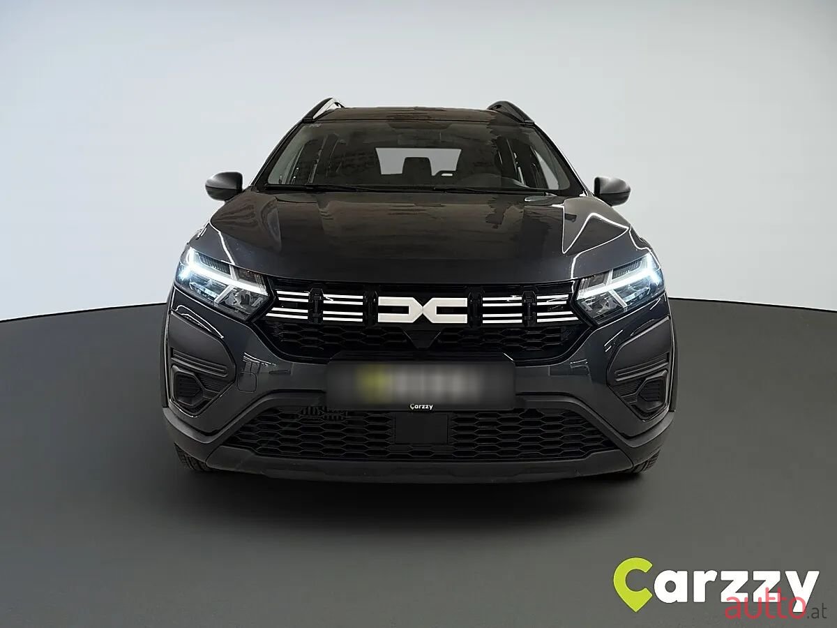 2023' Dacia Jogger photo #2