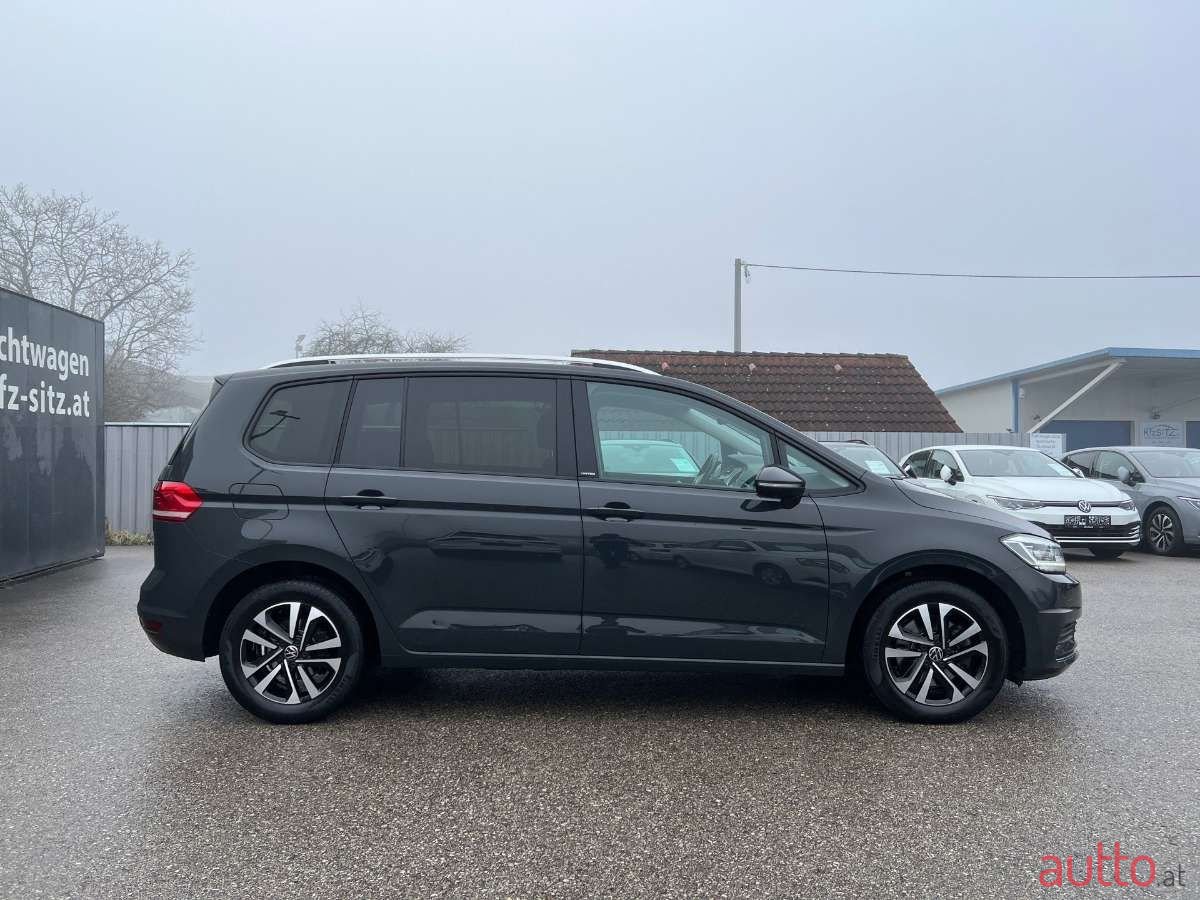 2020' Volkswagen Touran photo #2