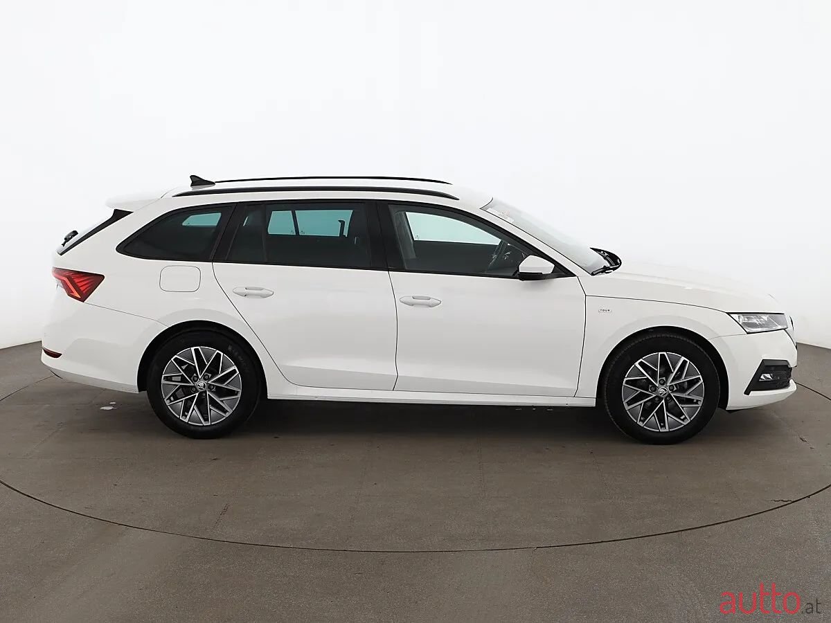 2023' Skoda Octavia photo #3