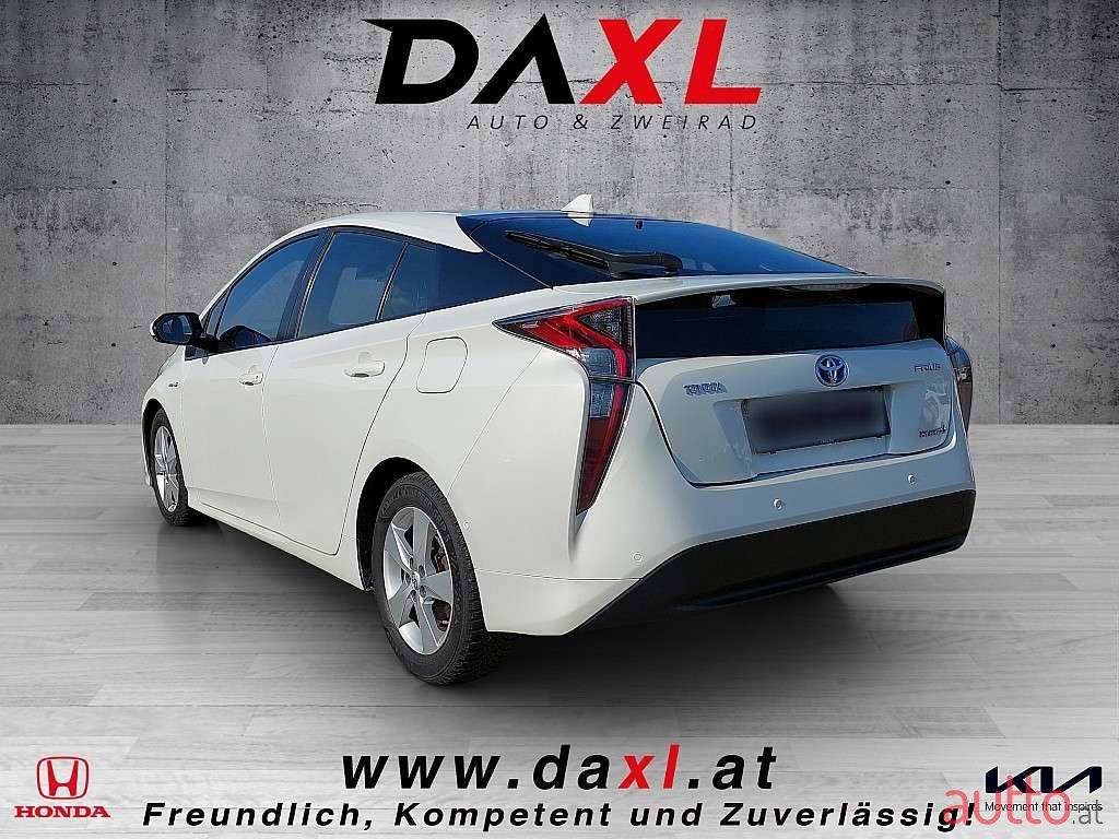 2016' Toyota Prius photo #5