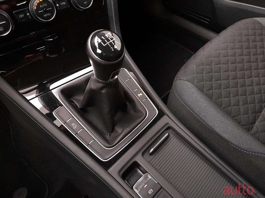 2018' Volkswagen Golf photo #4