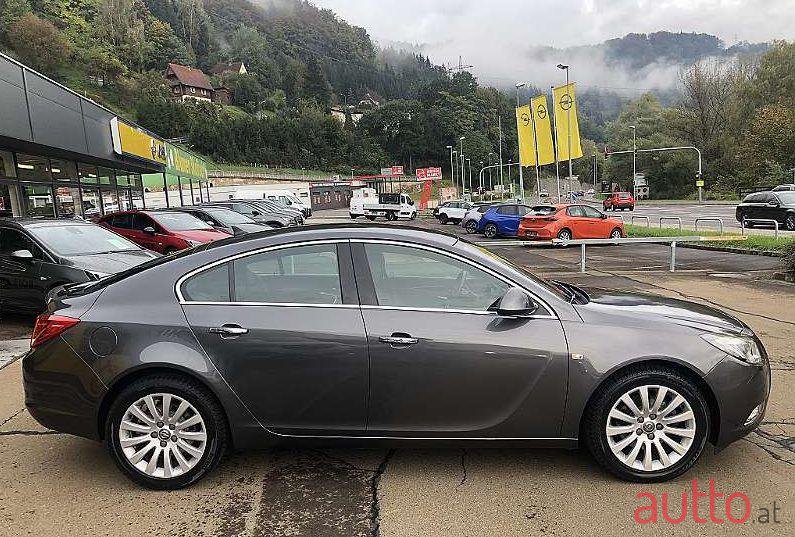 2011' Opel Insignia photo #1