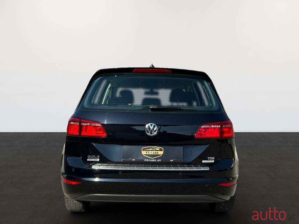 2015' Volkswagen Golf photo #6