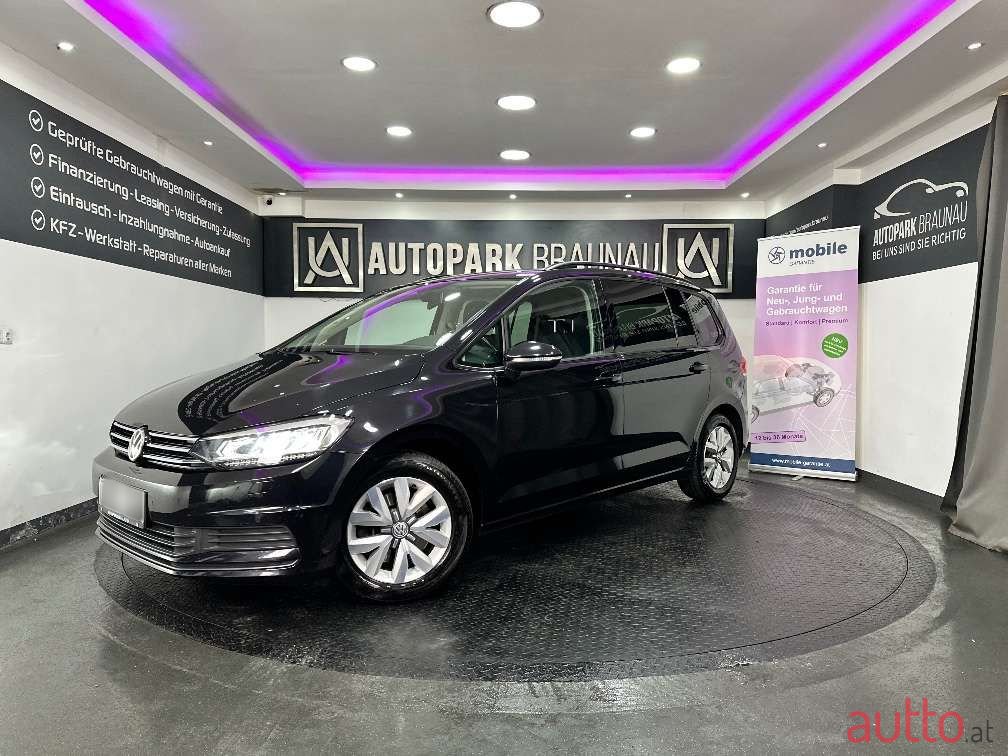 2017' Volkswagen Touran photo #2