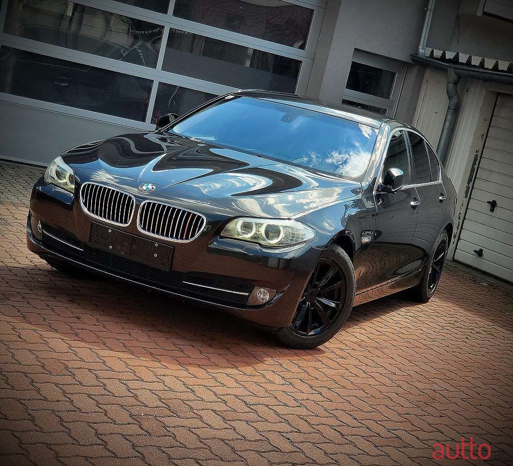 2011' BMW 5Er-Reihe photo #1