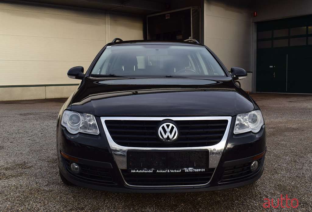 2009' Volkswagen Passat photo #2