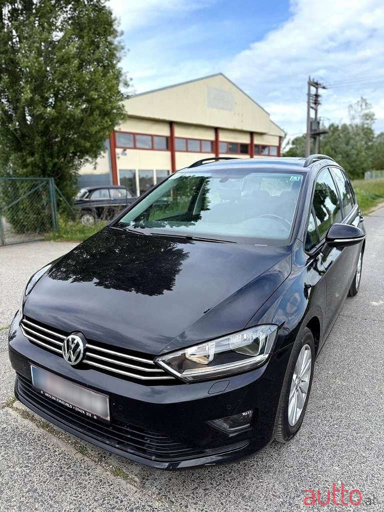 2016' Volkswagen Golf photo #2