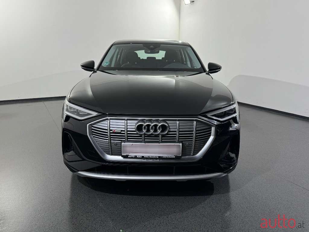2022' Audi e-tron photo #2