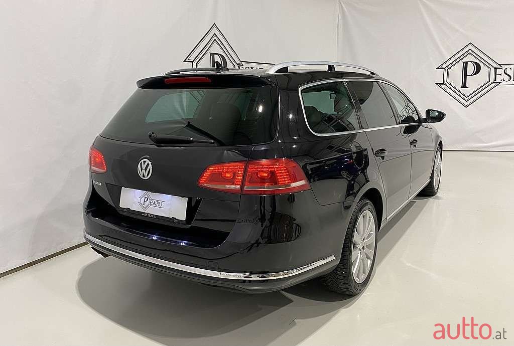 2011' Volkswagen Passat photo #3