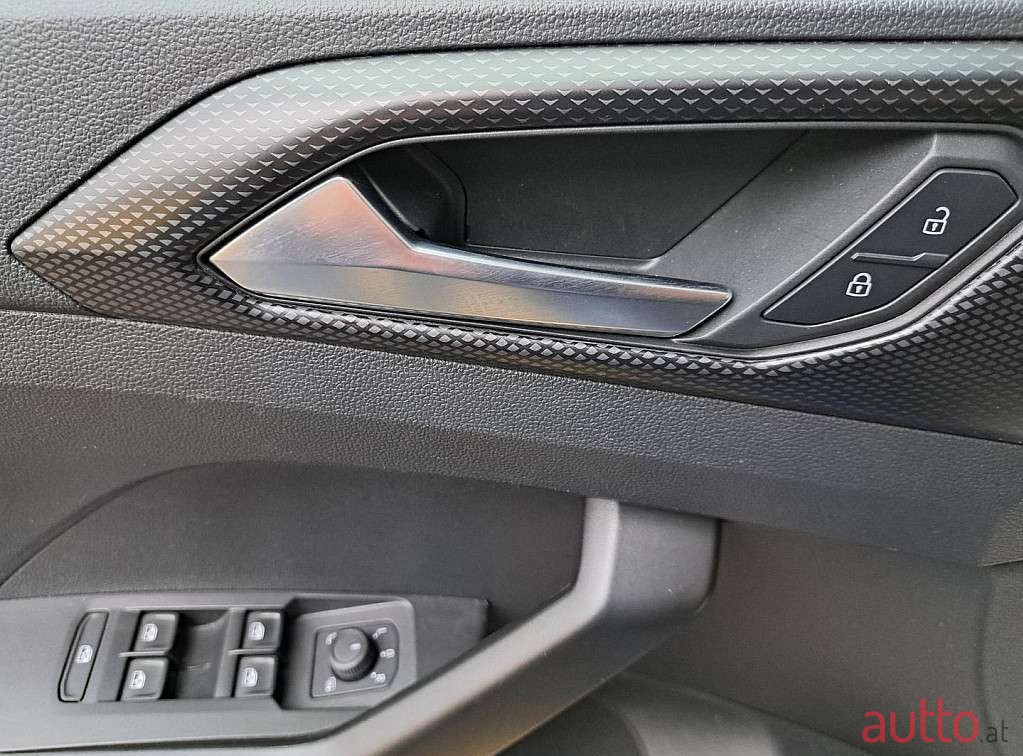 2022' Volkswagen T-Cross photo #6