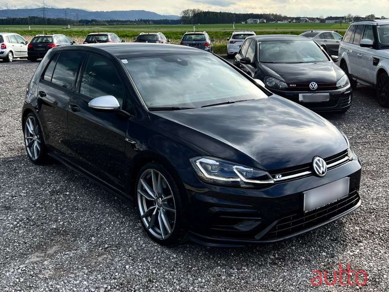 2019' Volkswagen Golf photo #3