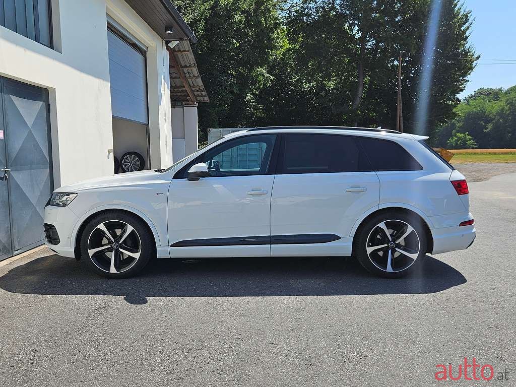 2017' Audi Q7 photo #6