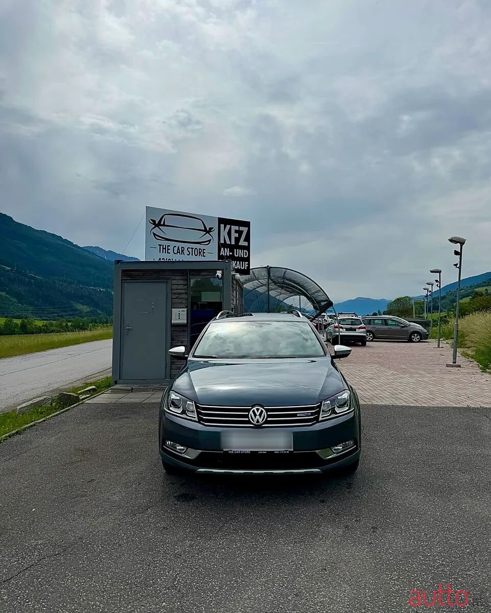 2013' Volkswagen Passat photo #2