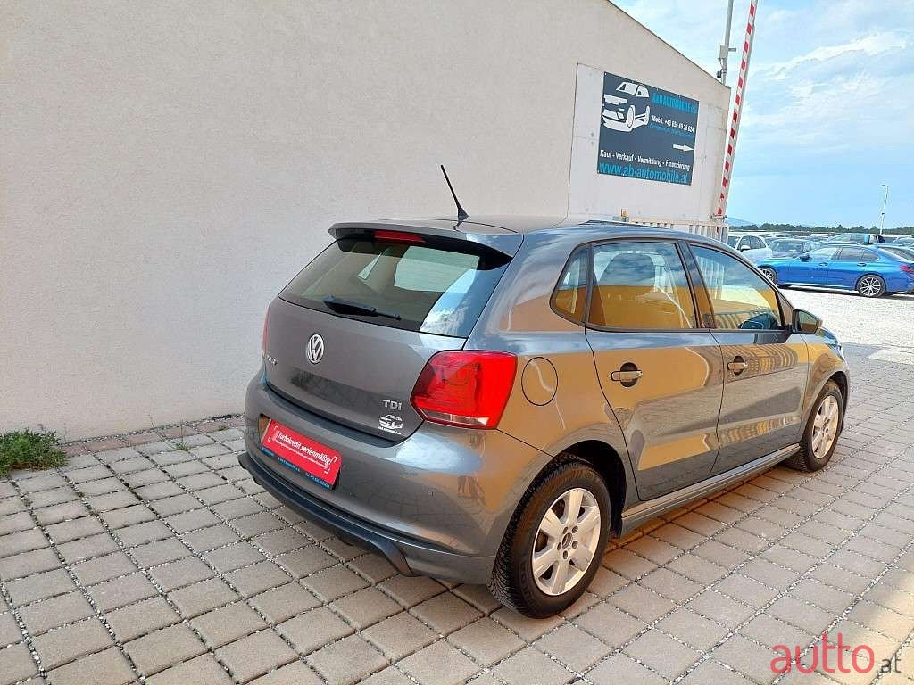 2013' Volkswagen Polo photo #5