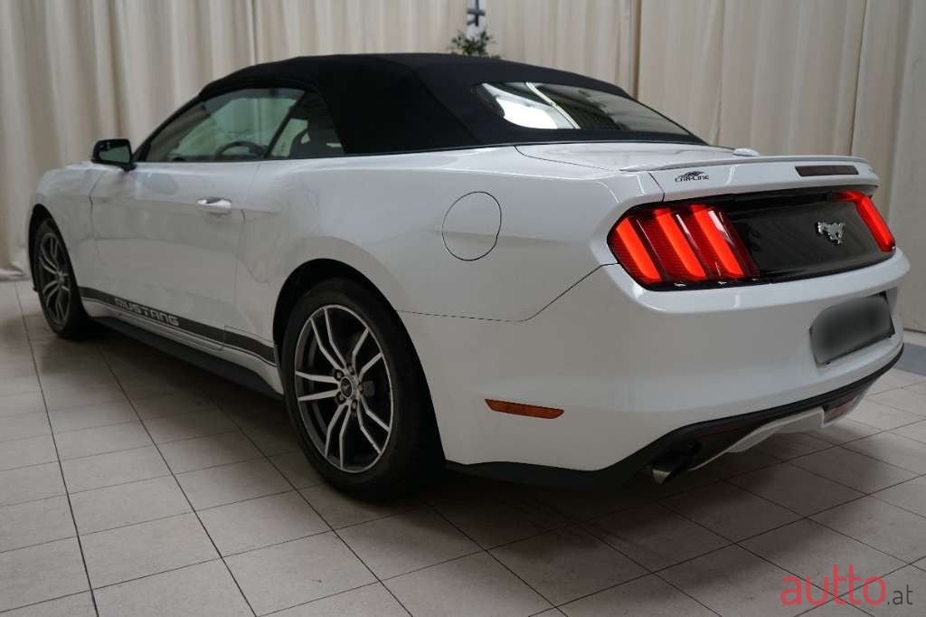 2017' Ford Mustang photo #3