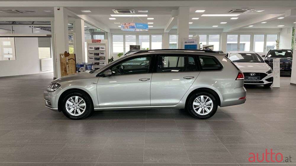 2017' Volkswagen Golf photo #2