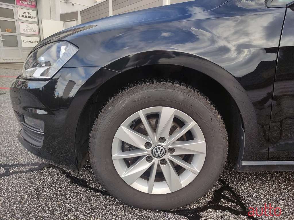 2017' Volkswagen Golf photo #4