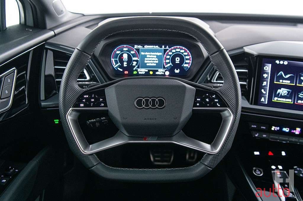 2023' Audi Q4 photo #5