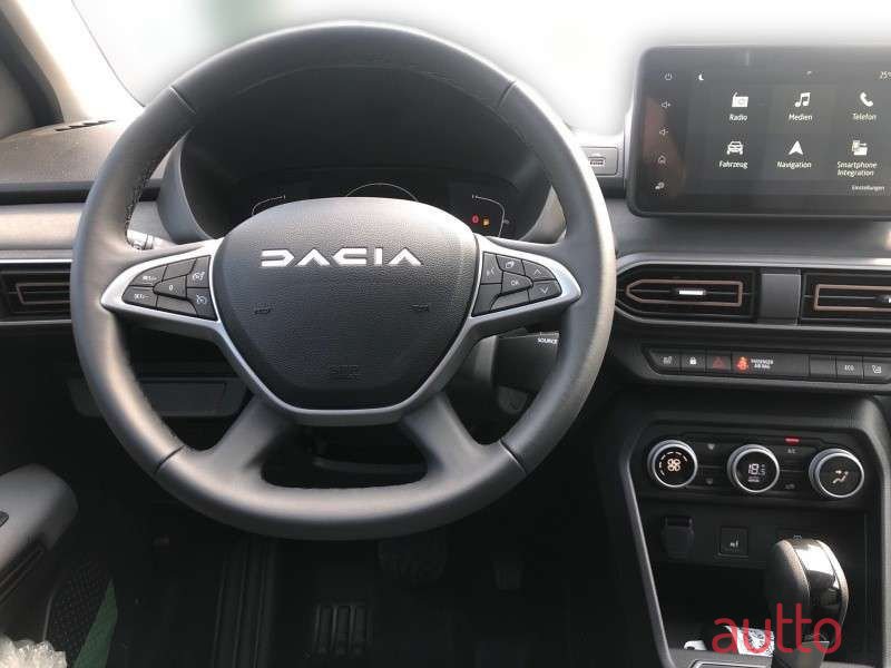 2024' Dacia Jogger photo #5