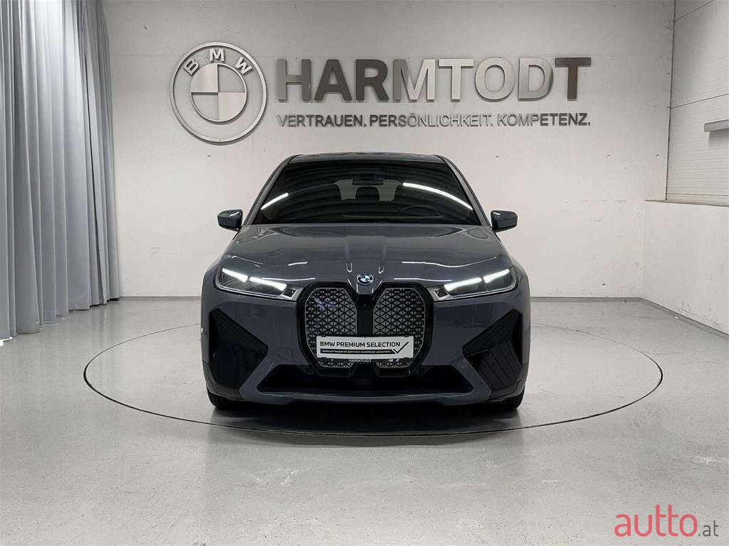 2022' BMW iX photo #5