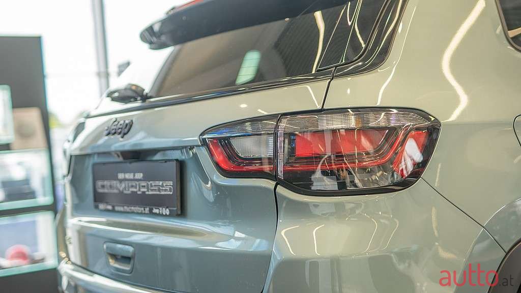 2022' Jeep Compass photo #3