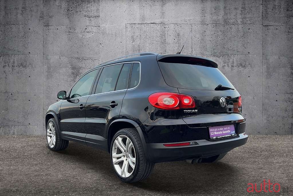 2010' Volkswagen Tiguan photo #3
