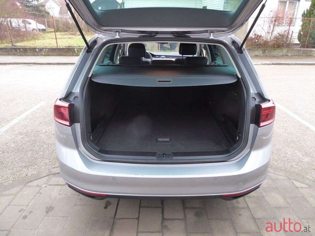 2022' Volkswagen Passat photo #4