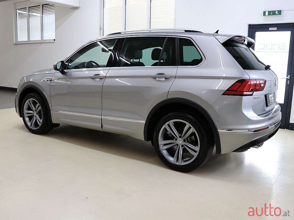 2019' Volkswagen Tiguan photo #5