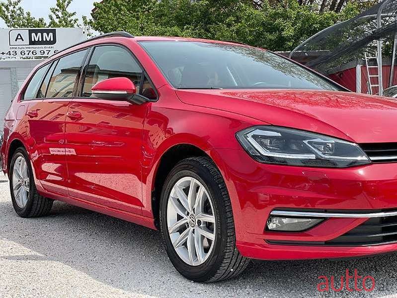 2019' Volkswagen Golf photo #5
