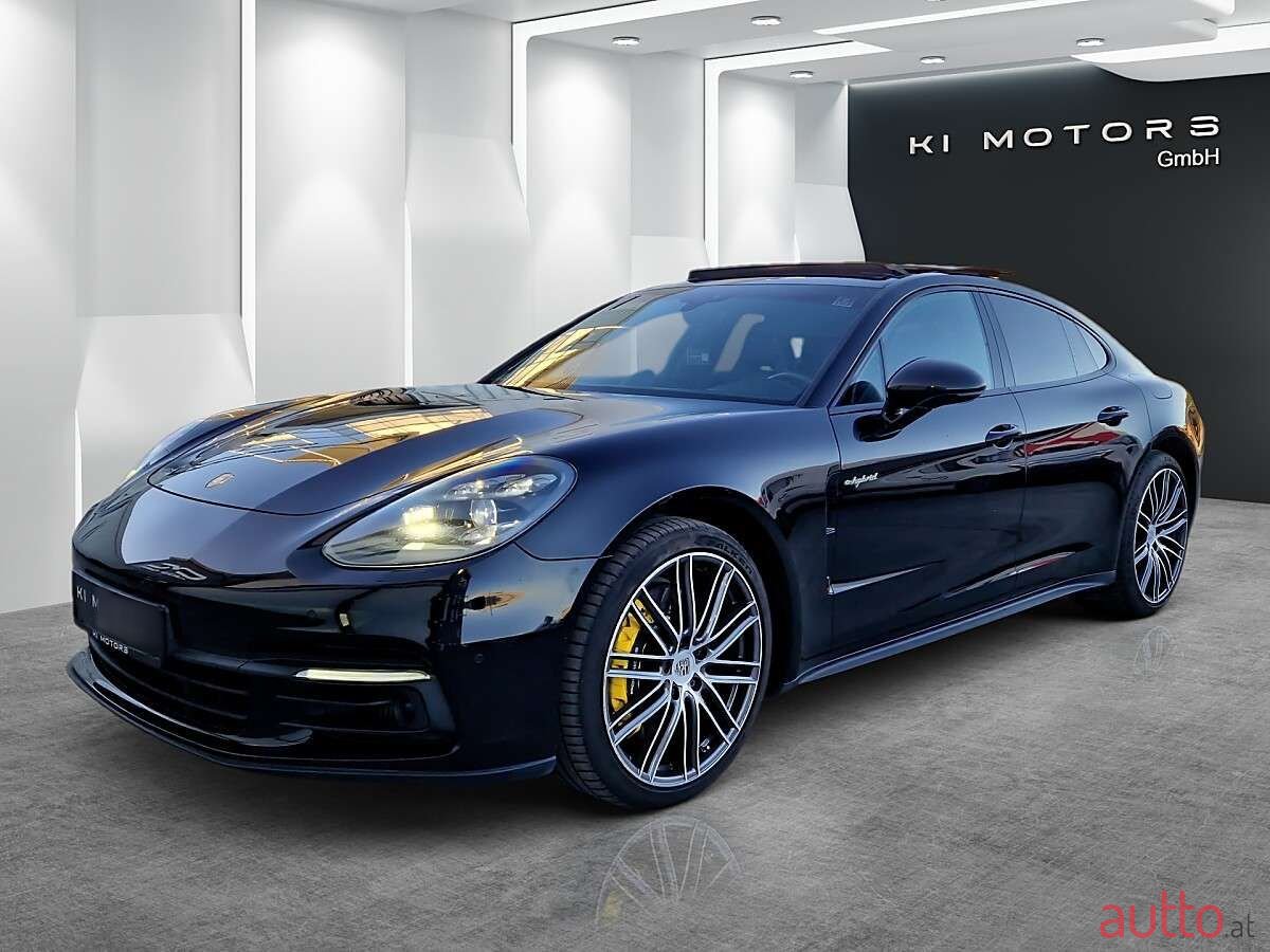 2018' Porsche Panamera photo #1