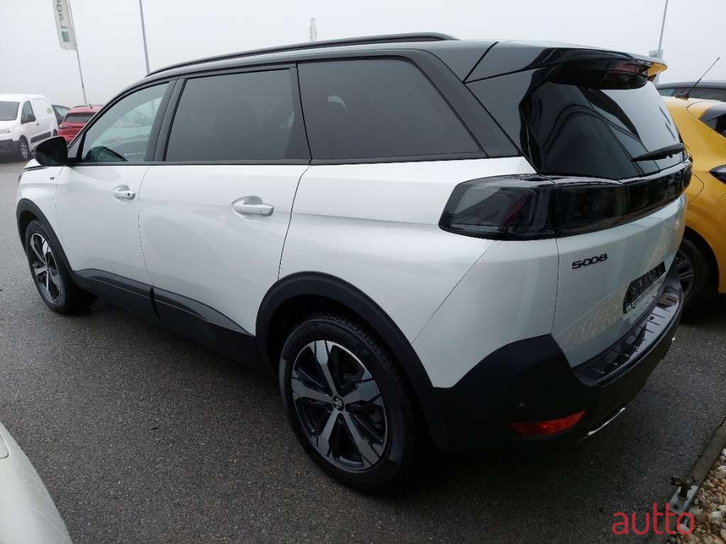 2022' Peugeot 5008 photo #3
