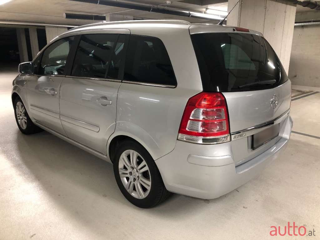 2012' Opel Zafira photo #4