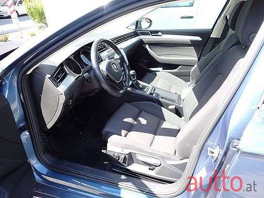 2018' Volkswagen Passat photo #6