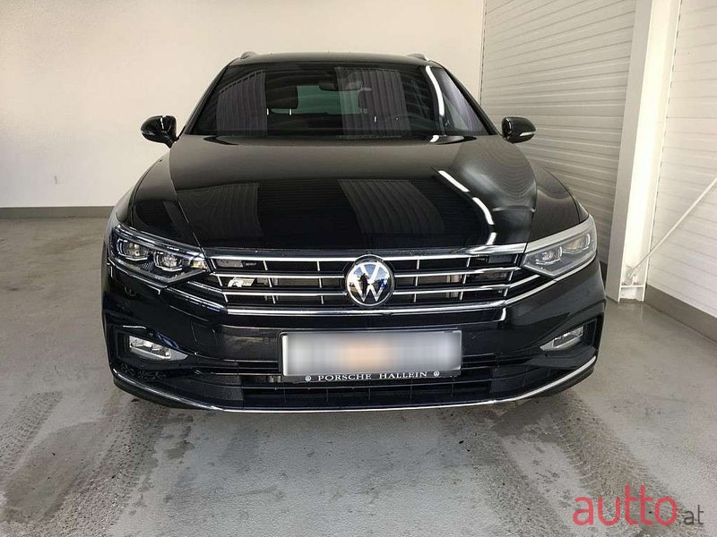 2022' Volkswagen Passat photo #2