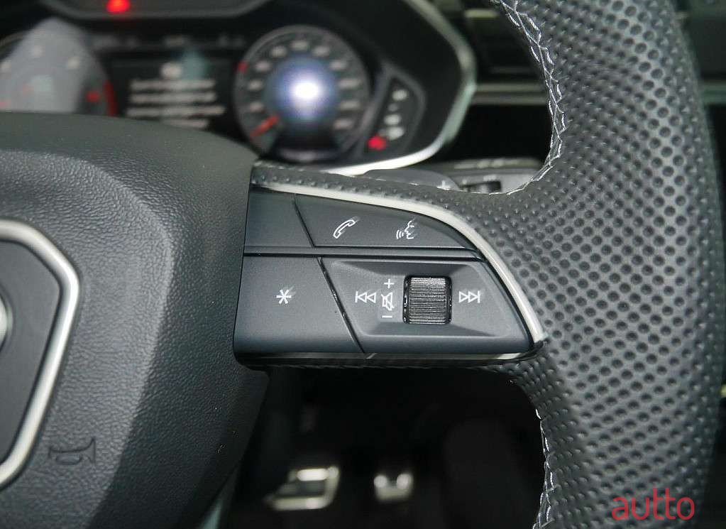 2023' Audi Q3 photo #6