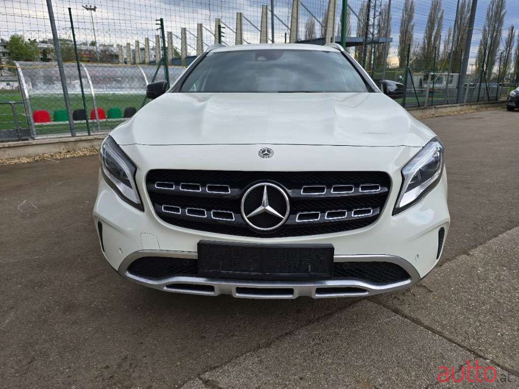 2017' Mercedes-Benz Gla-Klasse photo #3