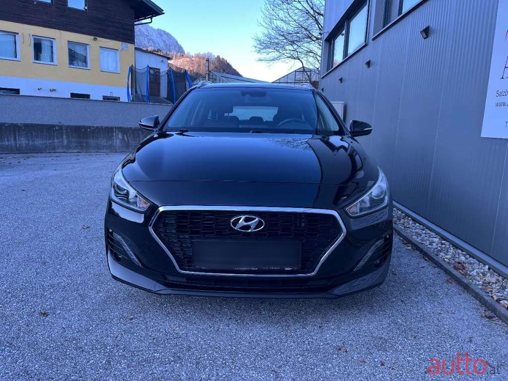 2019' Hyundai i30 photo #2