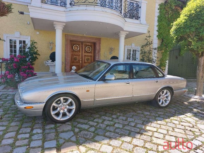 1998' Jaguar XJ photo #5