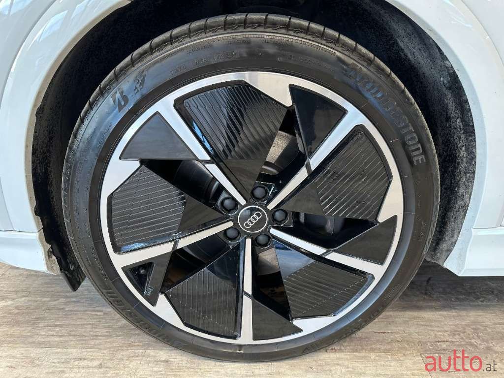 2022' Audi Q4 photo #5