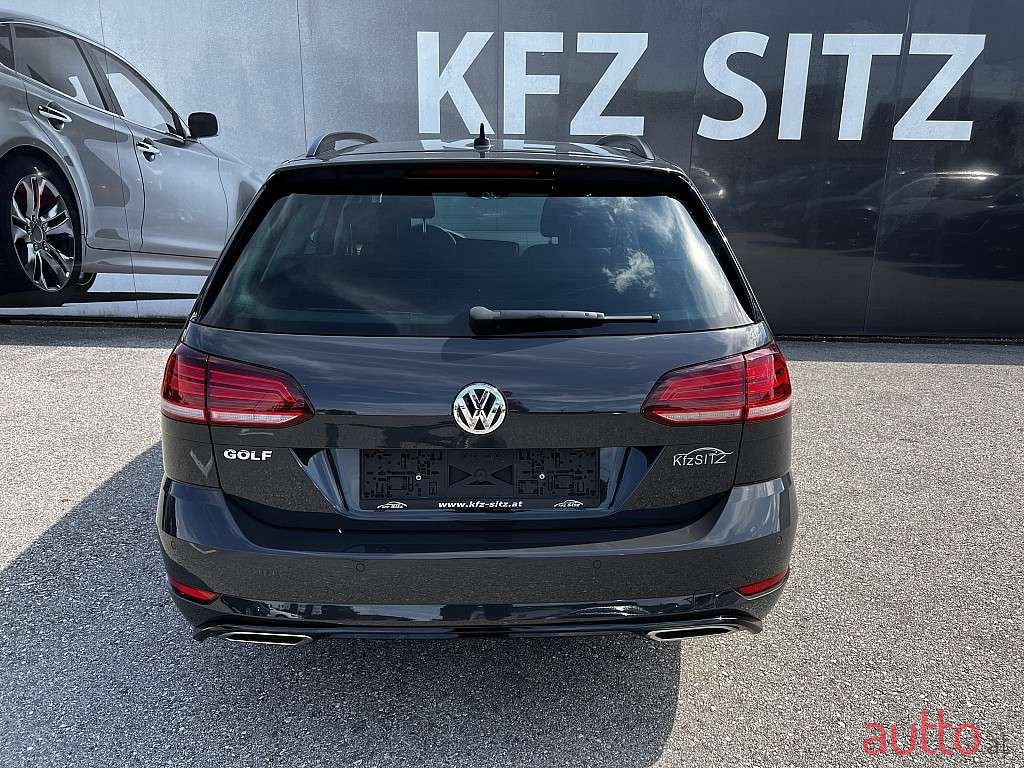 2018' Volkswagen Golf photo #4