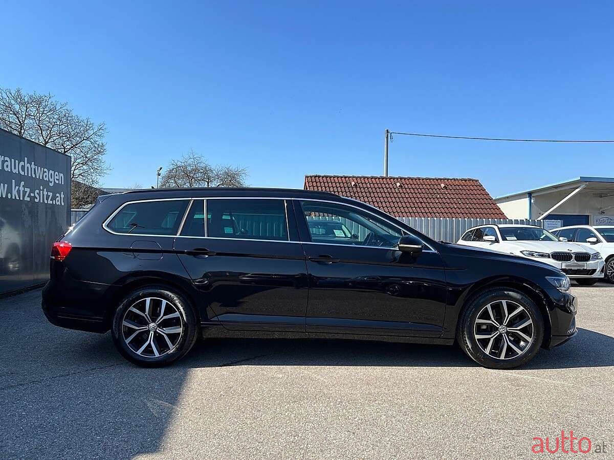 2022' Volkswagen Passat photo #2