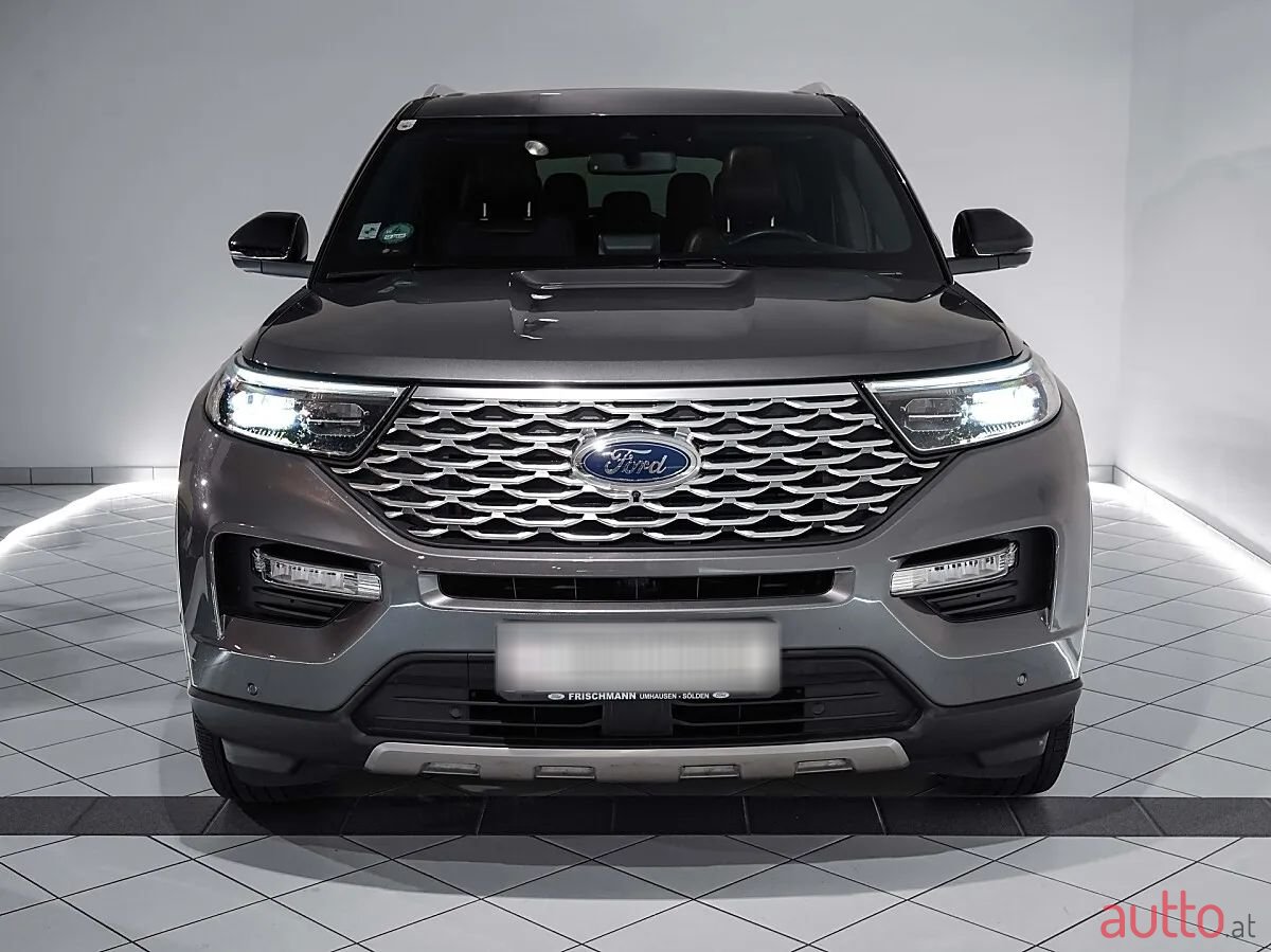 2021' Ford Explorer photo #3