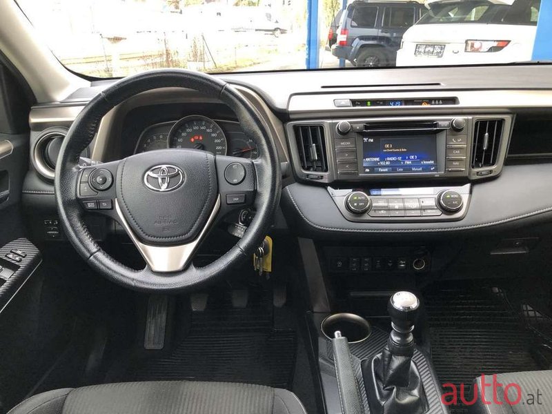 2015' Toyota RAV4 photo #4
