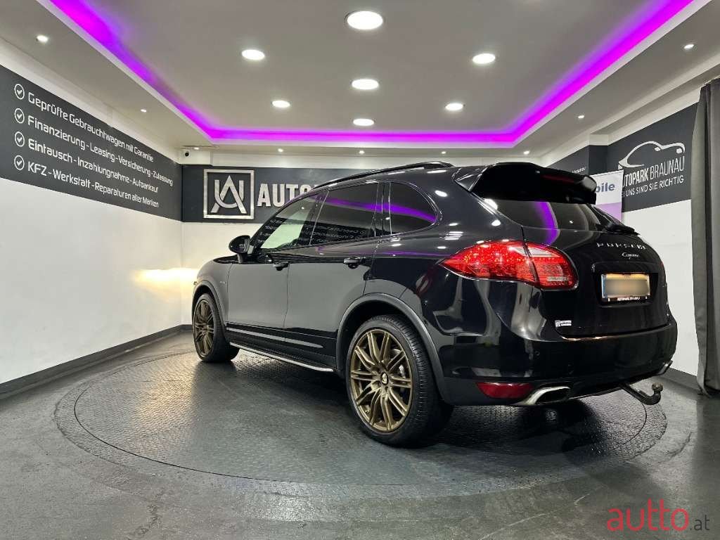 2011' Porsche Cayenne photo #4