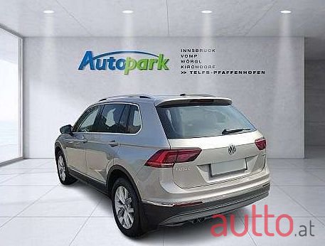 2020' Volkswagen Tiguan photo #5