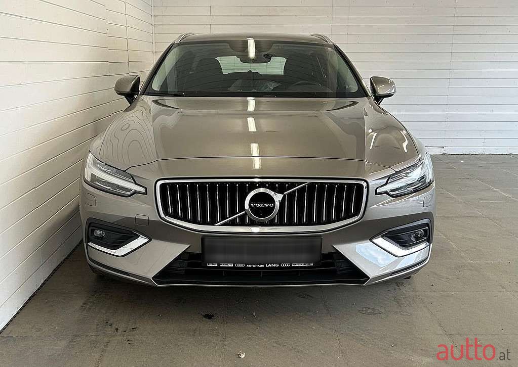 2019' Volvo V60 photo #2