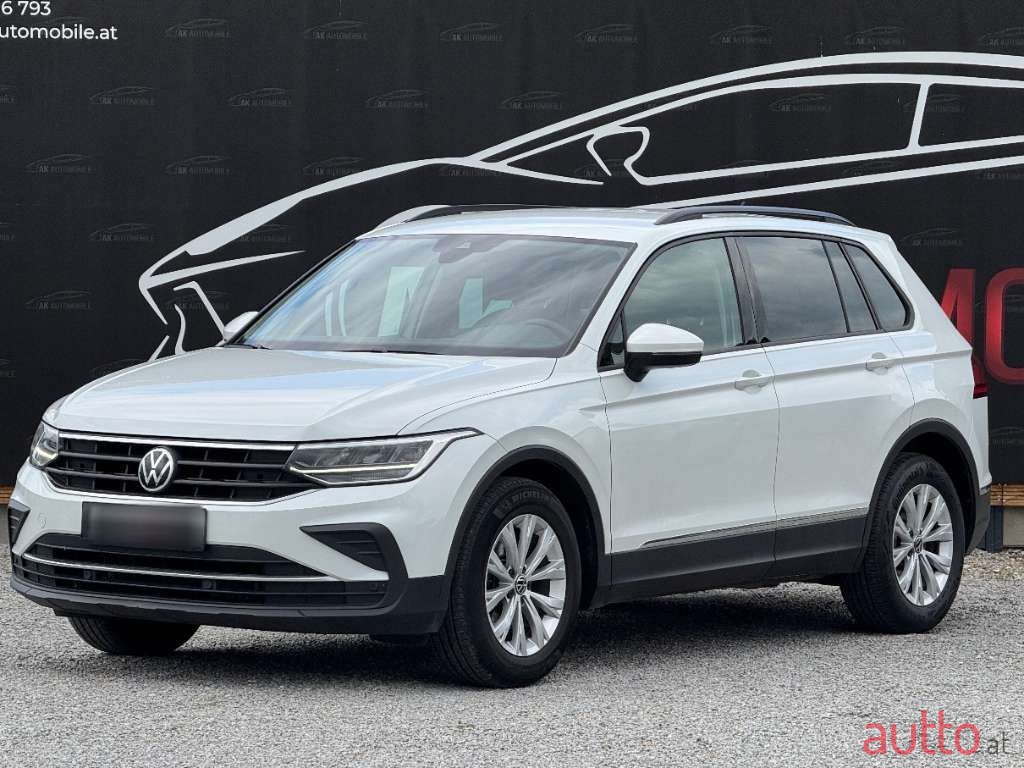 2020' Volkswagen Tiguan photo #6