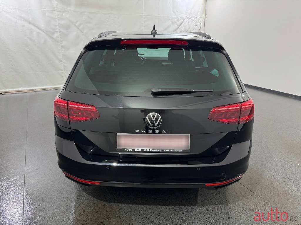 2022' Volkswagen Passat photo #4